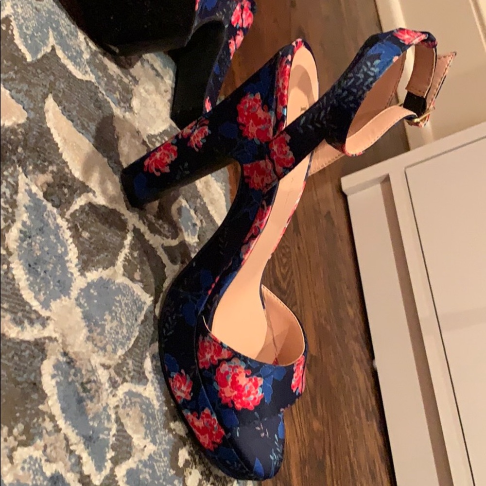 Heels - Picture 4 of 5